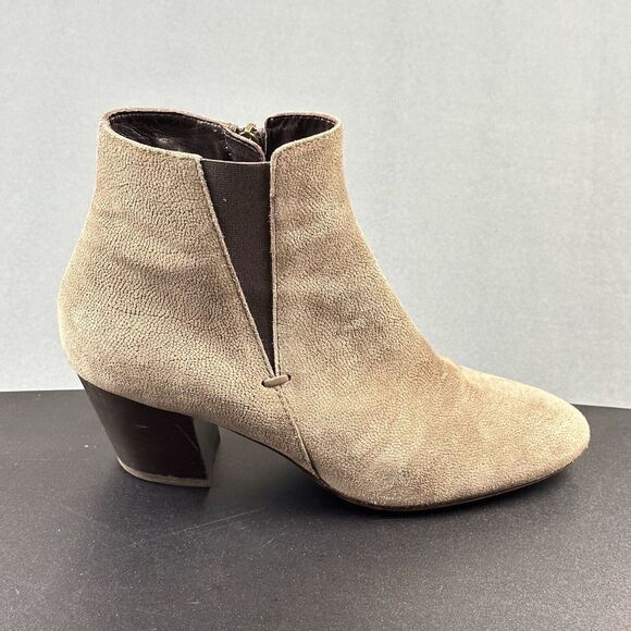 Aquatalia Faylynn Ankle Boot Womens 8 Taupe Pebbled Suede Booties Made in Italy - Picture 1 of 15